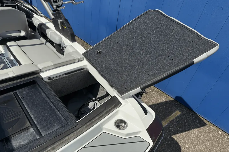 Slide: The Image of Malibu 21 VLX 2018 - 13