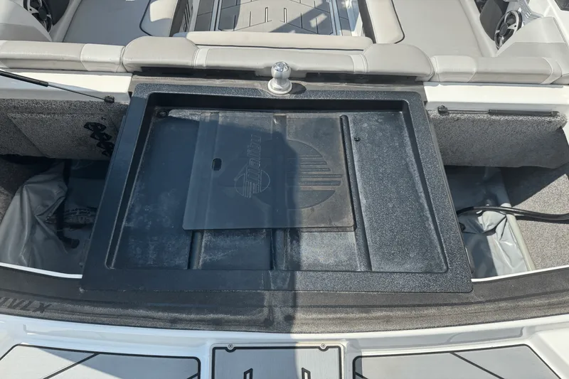 Slide: The Image of Malibu 21 VLX 2018 - 15