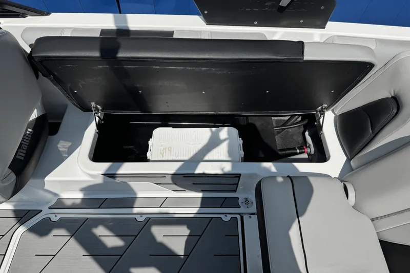 Slide: The Image of Malibu 21 VLX 2018 - 26