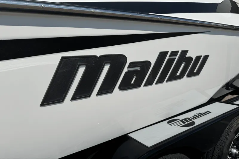 Slide: The Image of Malibu 21 VLX 2018 - 3