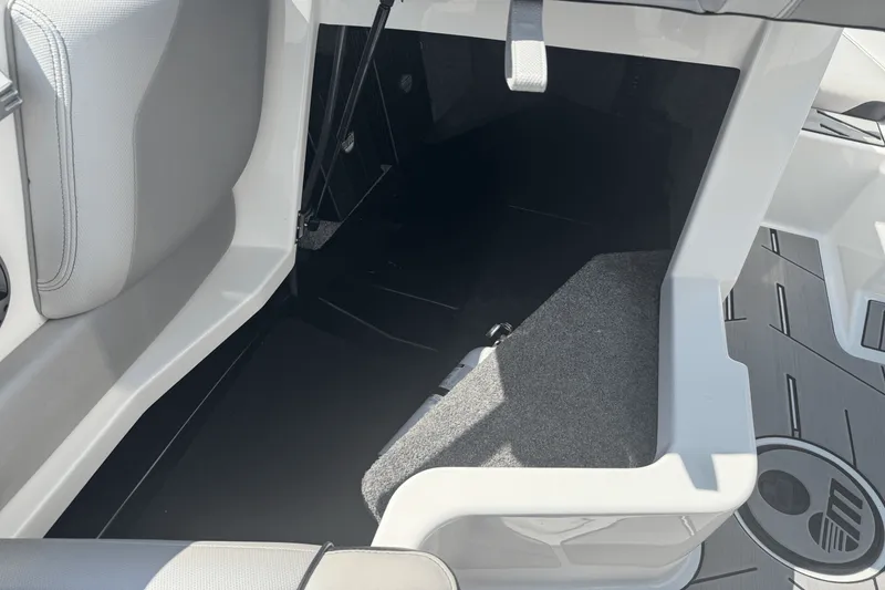 Slide: The Image of Malibu 21 VLX 2018 - 34