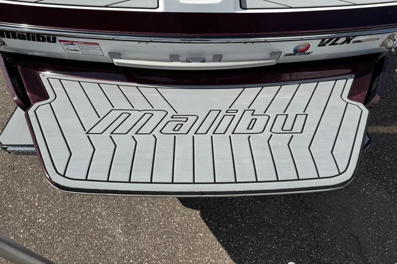 Slide: The Image of Malibu 21 VLX 2018 - 9