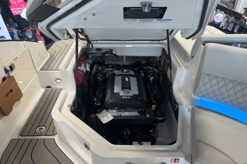 Slide: The Image of Sea Ray SLX 260 2026 - 11