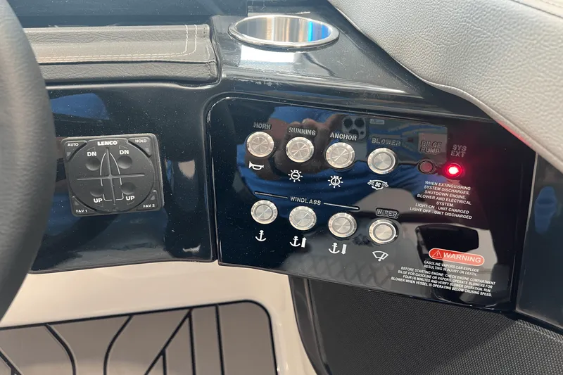 Slide: The Image of Sea Ray SLX 260 2026 - 18