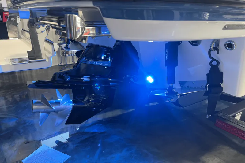 Slide: The Image of Sea Ray SLX 260 2026 - 30