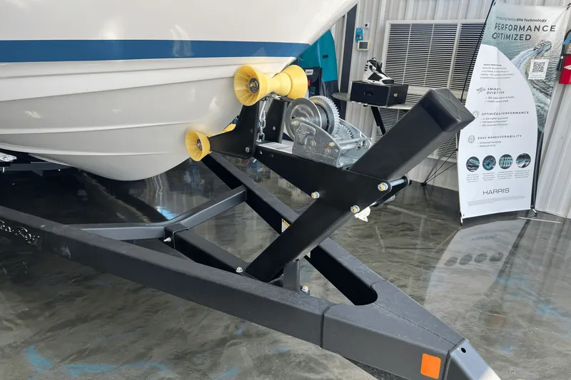 Slide: The Image of Sea Ray SLX 260 2026 - 32