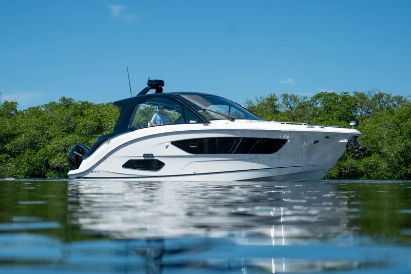 The Image of Sea Ray Sundancer 370 Outboard 2026 - 0