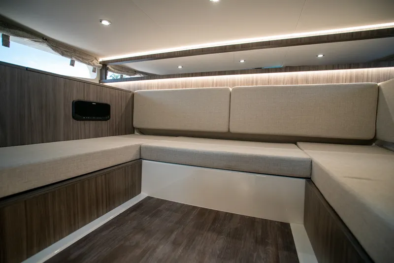 Slide: The Image of Sea Ray Sundancer 370 Outboard 2026 - 21