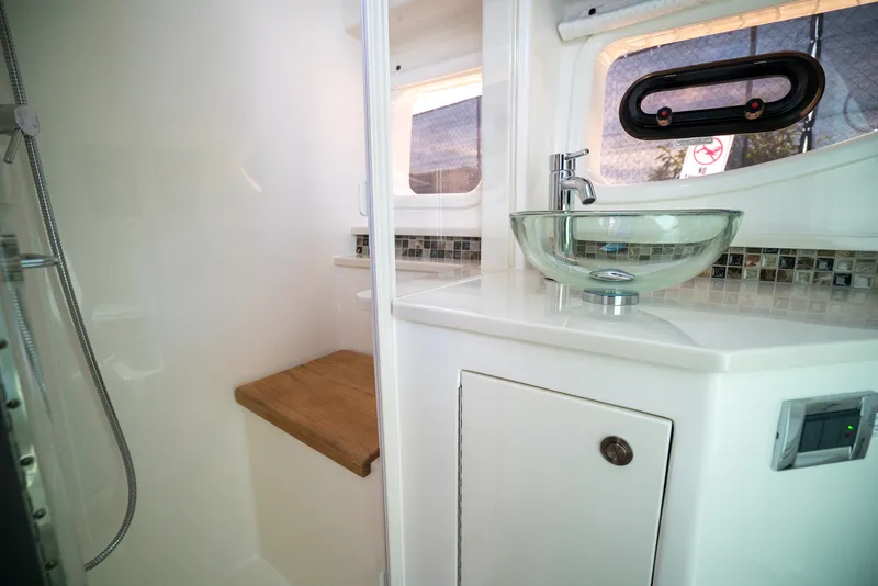 Slide: The Image of Sea Ray Sundancer 370 Outboard 2026 - 22