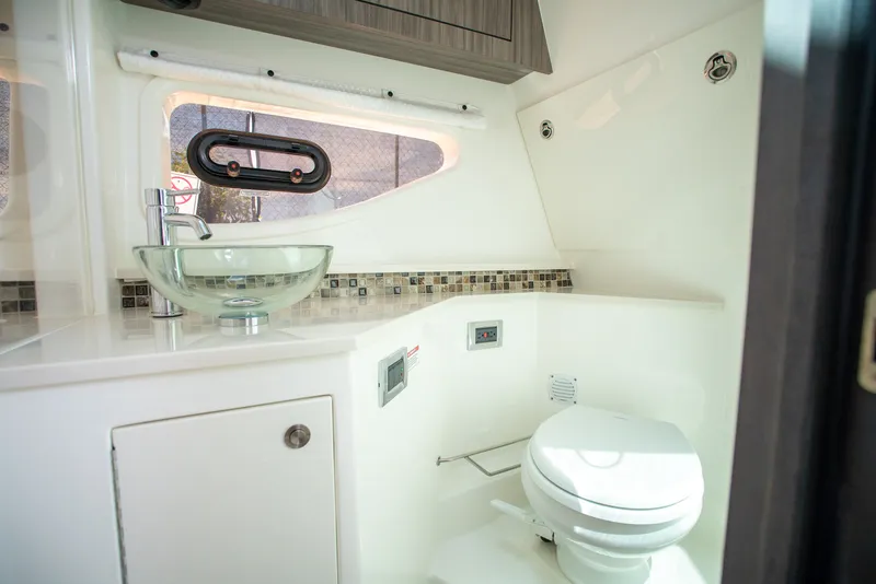 Slide: The Image of Sea Ray Sundancer 370 Outboard 2026 - 24