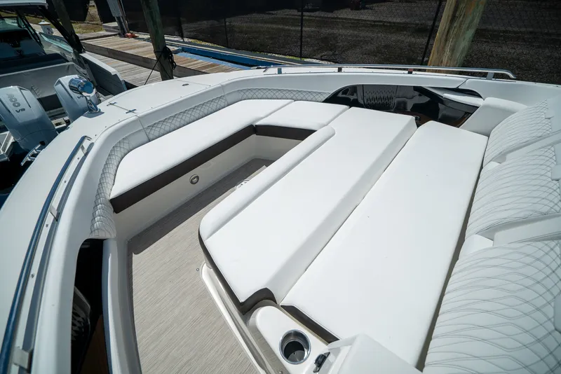 Slide: The Image of Sea Ray Sundancer 370 Outboard 2026 - 28