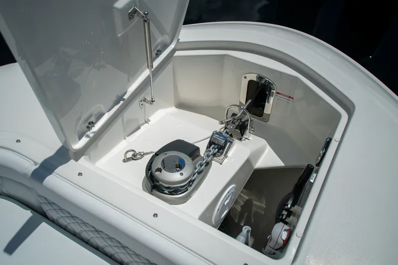 Slide: The Image of Sea Ray Sundancer 370 Outboard 2026 - 29