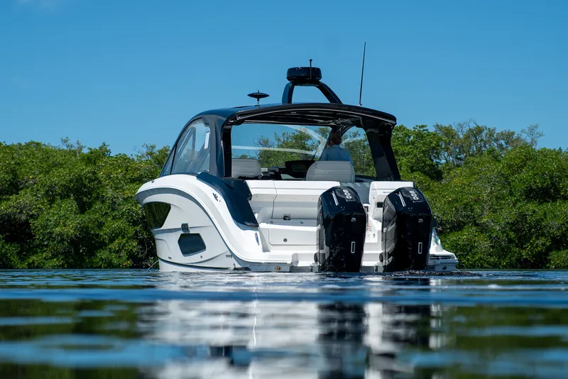 Slide: The Image of Sea Ray Sundancer 370 Outboard 2026 - 31