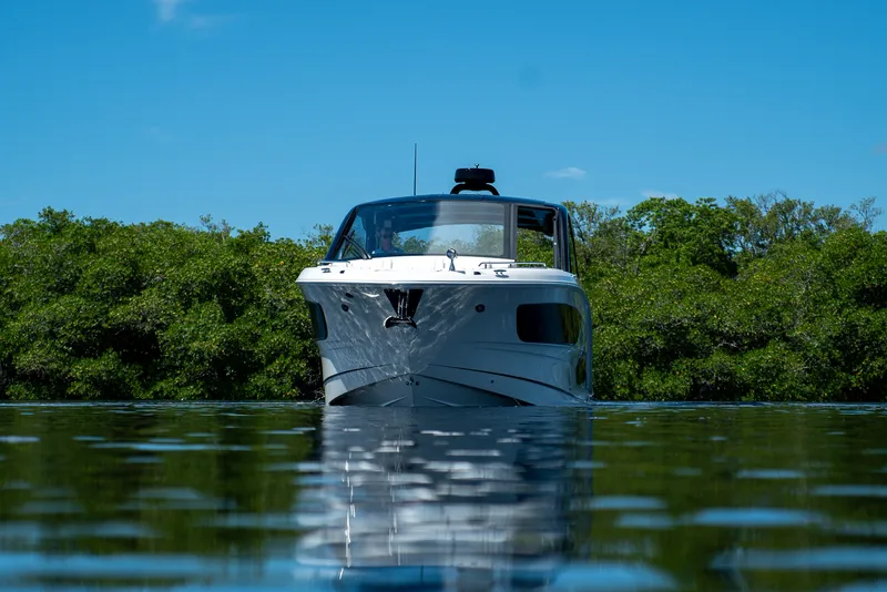 Slide: The Image of Sea Ray Sundancer 370 Outboard 2026 - 37