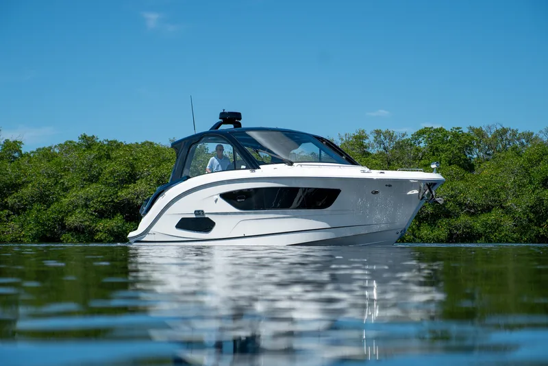 Slide: The Image of Sea Ray Sundancer 370 Outboard 2026 - 39