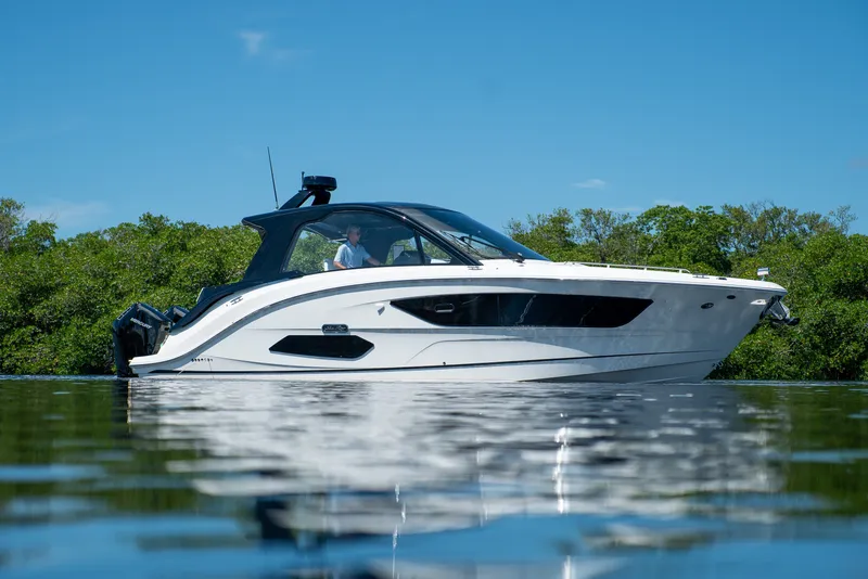 Slide: The Image of Sea Ray Sundancer 370 Outboard 2026 - 40