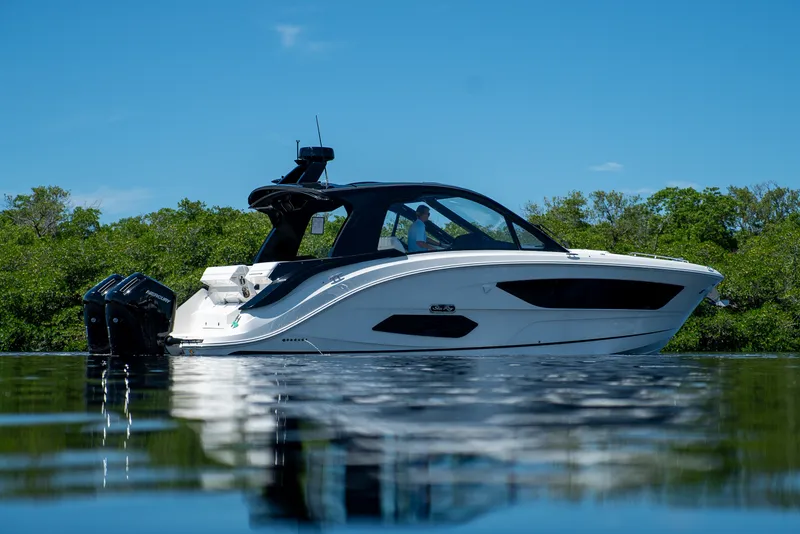 Slide: The Image of Sea Ray Sundancer 370 Outboard 2026 - 42