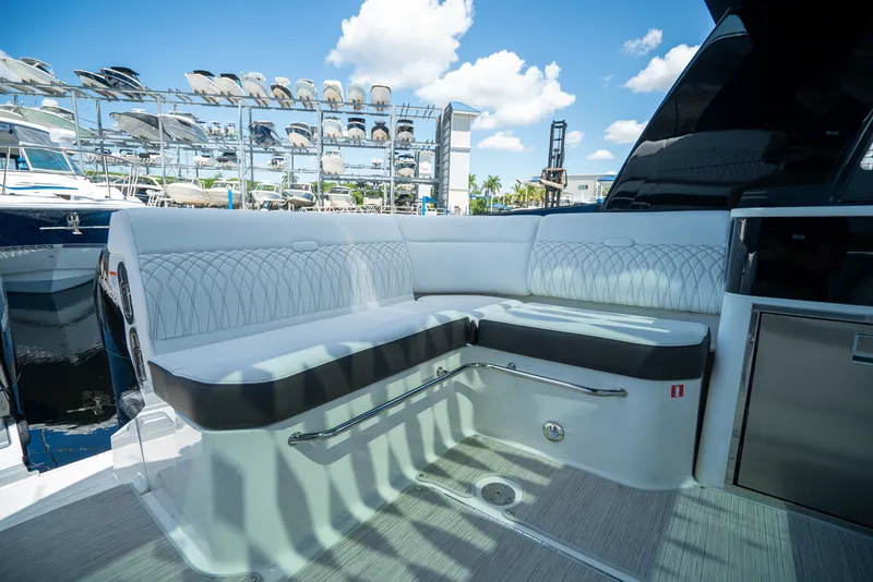 Slide: The Image of Sea Ray Sundancer 370 Outboard 2026 - 5