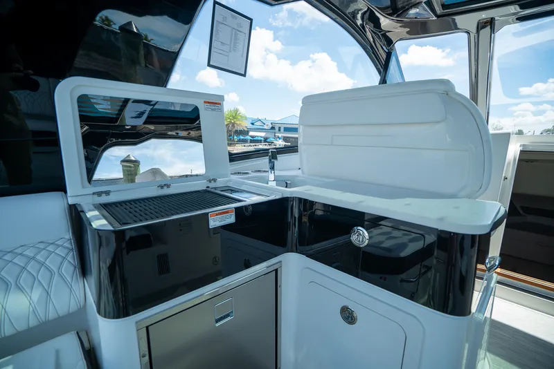 Slide: The Image of Sea Ray Sundancer 370 Outboard 2026 - 7