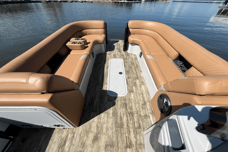 Slide: The Image of Crest 250 CARRIBEAN 2023 - 10