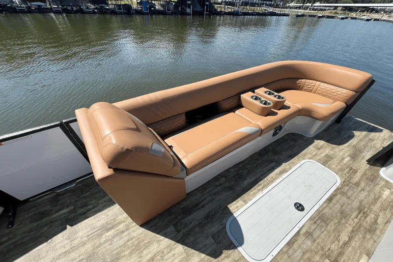 Slide: The Image of Crest 250 CARRIBEAN 2023 - 11