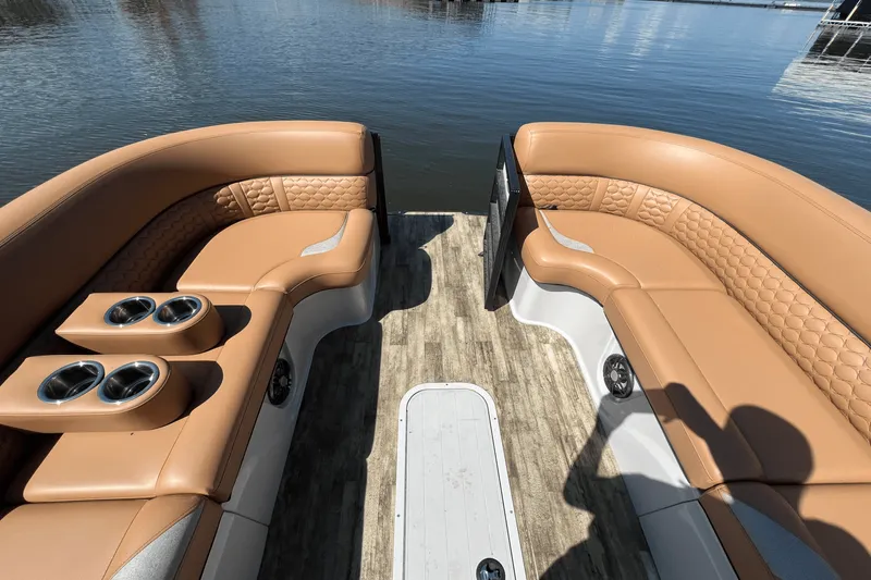 Slide: The Image of Crest 250 CARRIBEAN 2023 - 13