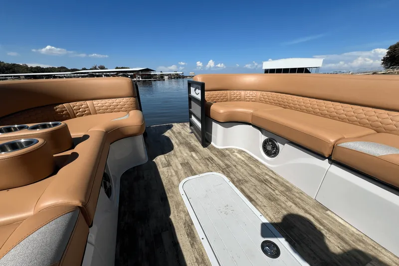 Slide: The Image of Crest 250 CARRIBEAN 2023 - 15