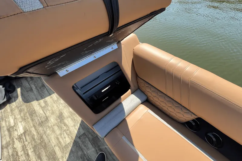 Slide: The Image of Crest 250 CARRIBEAN 2023 - 17