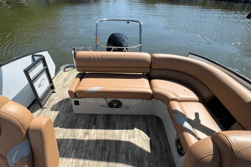 Slide: The Image of Crest 250 CARRIBEAN 2023 - 3