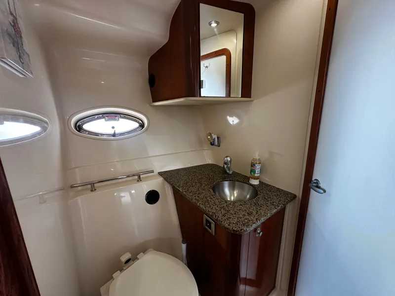 Slide: The Image of Sea Ray 38 Sundancer 2006 - 16