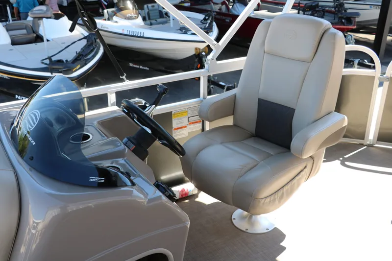 Slide: The Image of Tracker Party Barge 20 Dlx 2021 - 14