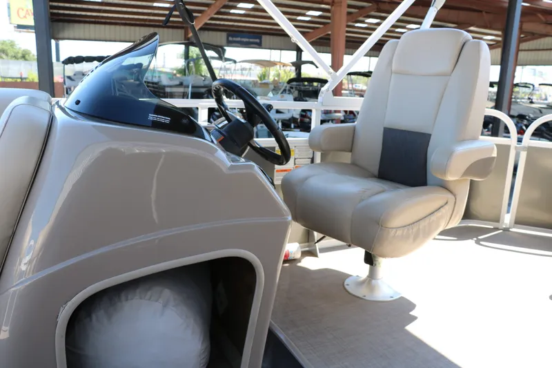 Slide: The Image of Tracker Party Barge 20 Dlx 2021 - 15