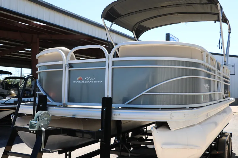 Slide: The Image of Tracker Party Barge 20 Dlx 2021 - 6