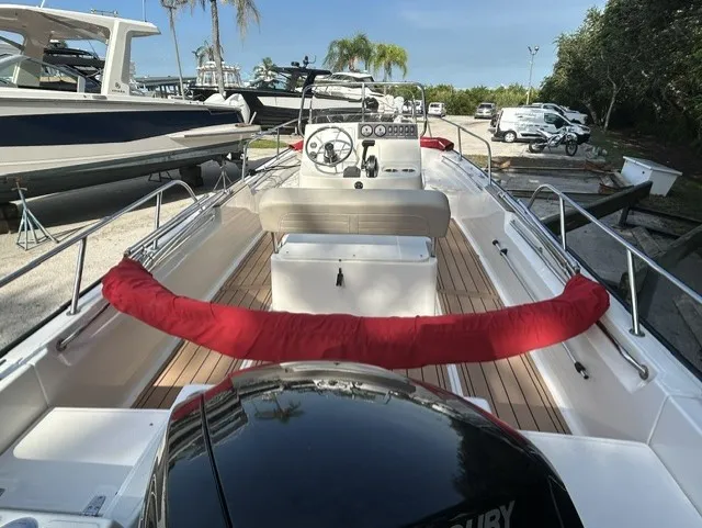 Slide: The Image of Boston Whaler 190 MONTAUK 2024 - 7