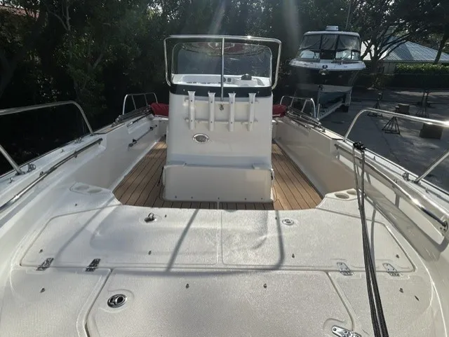 Slide: The Image of Boston Whaler 190 MONTAUK 2024 - 12