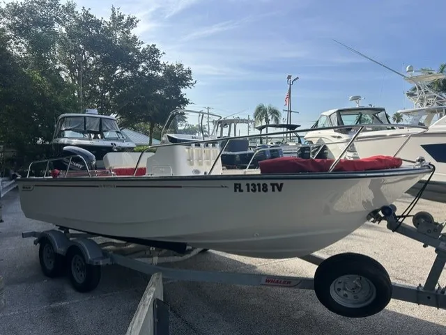 Slide: The Image of Boston Whaler 190 MONTAUK 2024 - 2