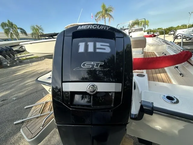 Slide: The Image of Boston Whaler 190 MONTAUK 2024 - 11
