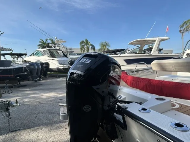 Slide: The Image of Boston Whaler 190 MONTAUK 2024 - 8