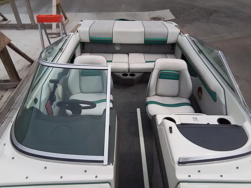 Slide: The Image of 1993 Sea Ray 180 BR boat interior with white and green seating. - 15