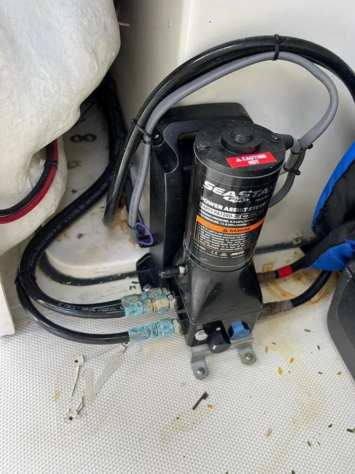 Slide: The Image of 2005 Hydra-Sports 3300 VX SeaStar power assist hydraulic steering system. - 23