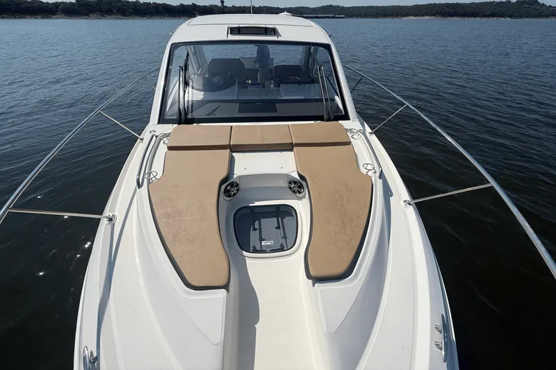 Slide: The Image of Sea Ray 350 SUNDANCER COUPE 2019 - 10