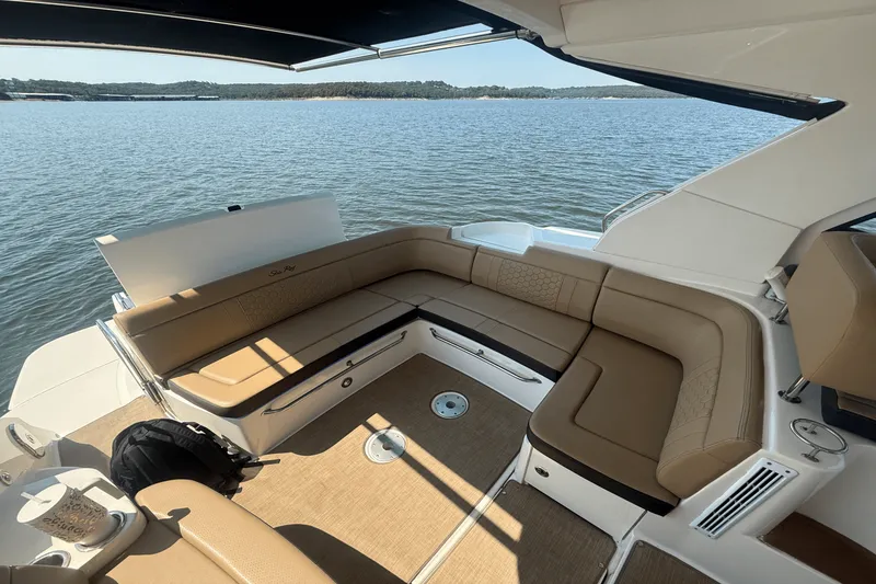Slide: The Image of Sea Ray 350 SUNDANCER COUPE 2019 - 20