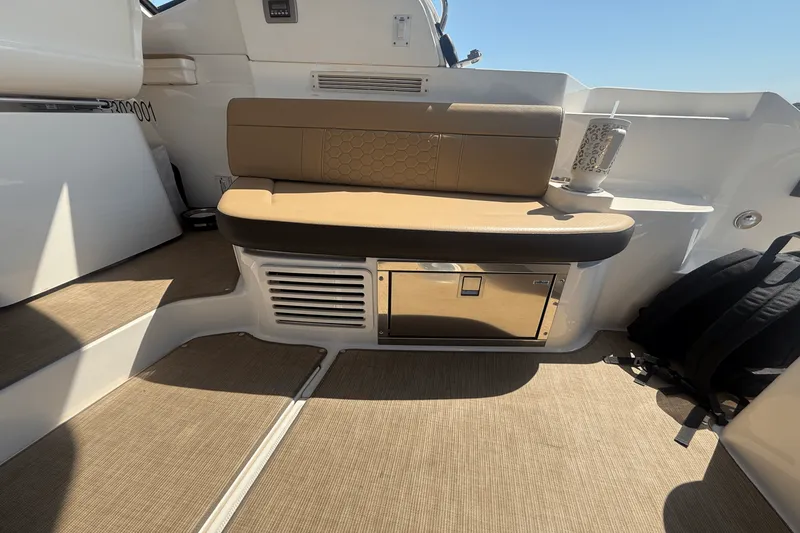 Slide: The Image of Sea Ray 350 SUNDANCER COUPE 2019 - 22