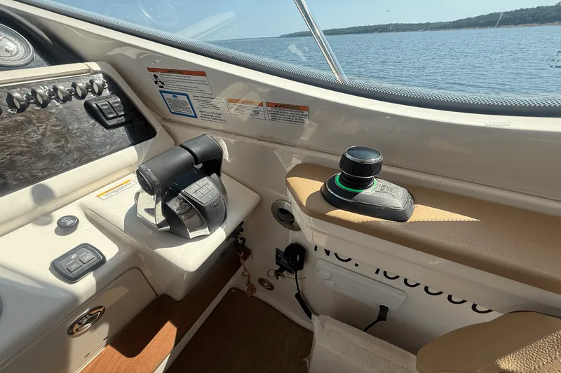 Slide: The Image of Sea Ray 350 SUNDANCER COUPE 2019 - 28