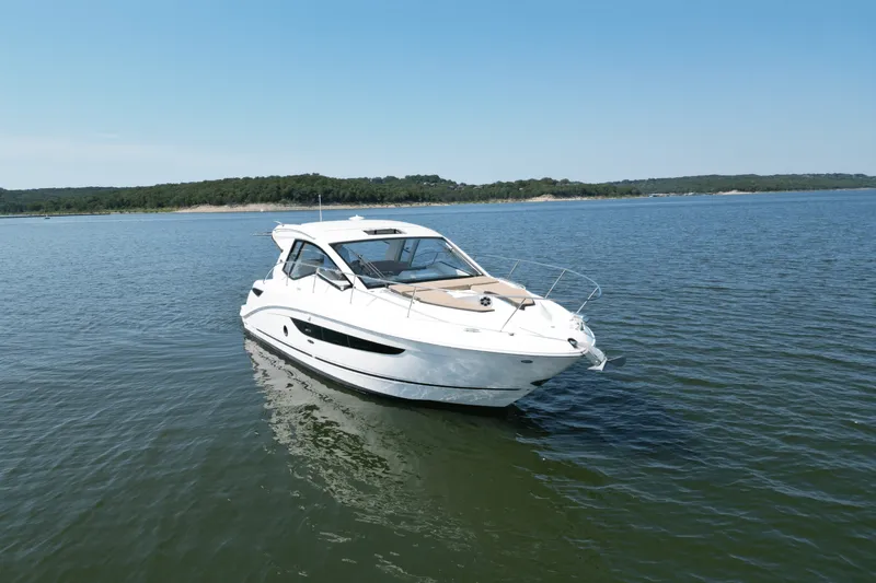 Slide: The Image of Sea Ray 350 SUNDANCER COUPE 2019 - 3