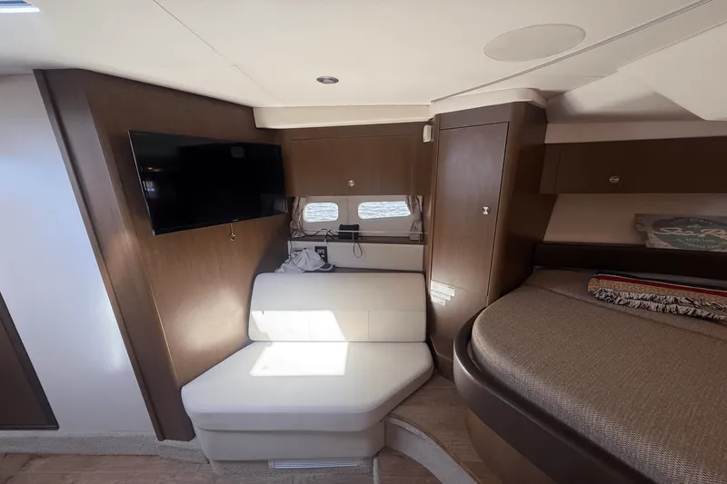 Slide: The Image of Sea Ray 350 SUNDANCER COUPE 2019 - 33