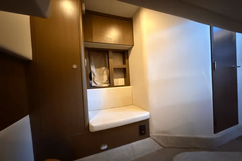 Slide: The Image of Sea Ray 350 SUNDANCER COUPE 2019 - 44