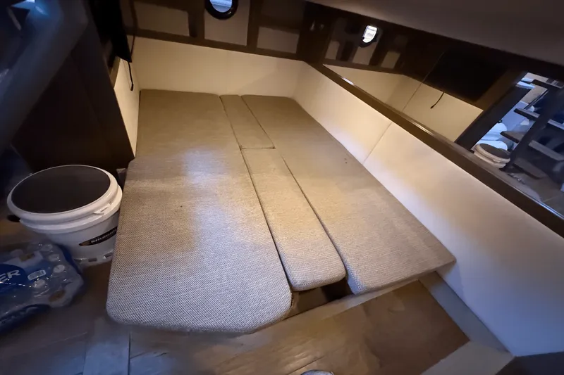 Slide: The Image of Sea Ray 350 SUNDANCER COUPE 2019 - 47