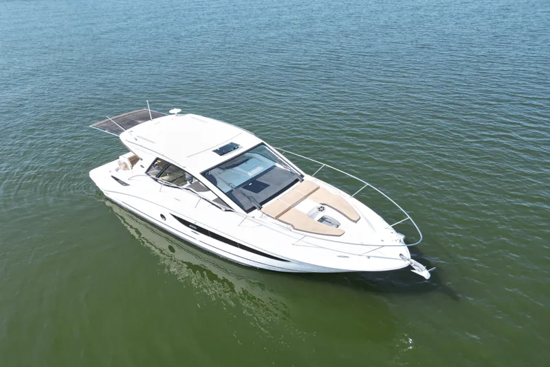 Slide: The Image of Sea Ray 350 SUNDANCER COUPE 2019 - 7
