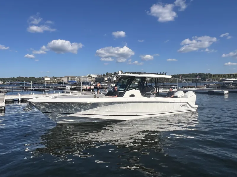 The Image of Boston Whaler 360 Outrage 2026 - 0
